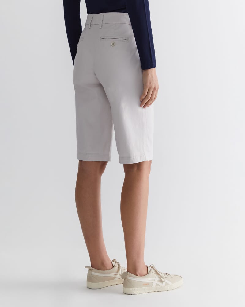 Laura Chino Short in BONE