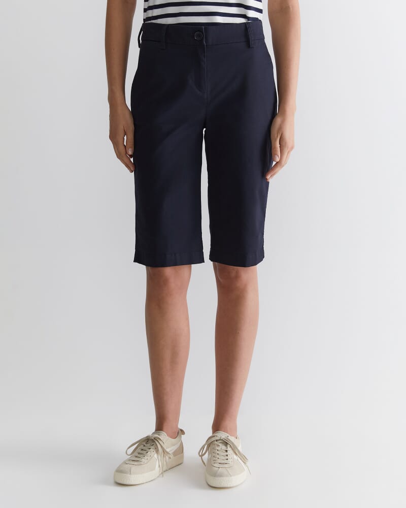 Laura Chino Short in CLASSIC NAVY