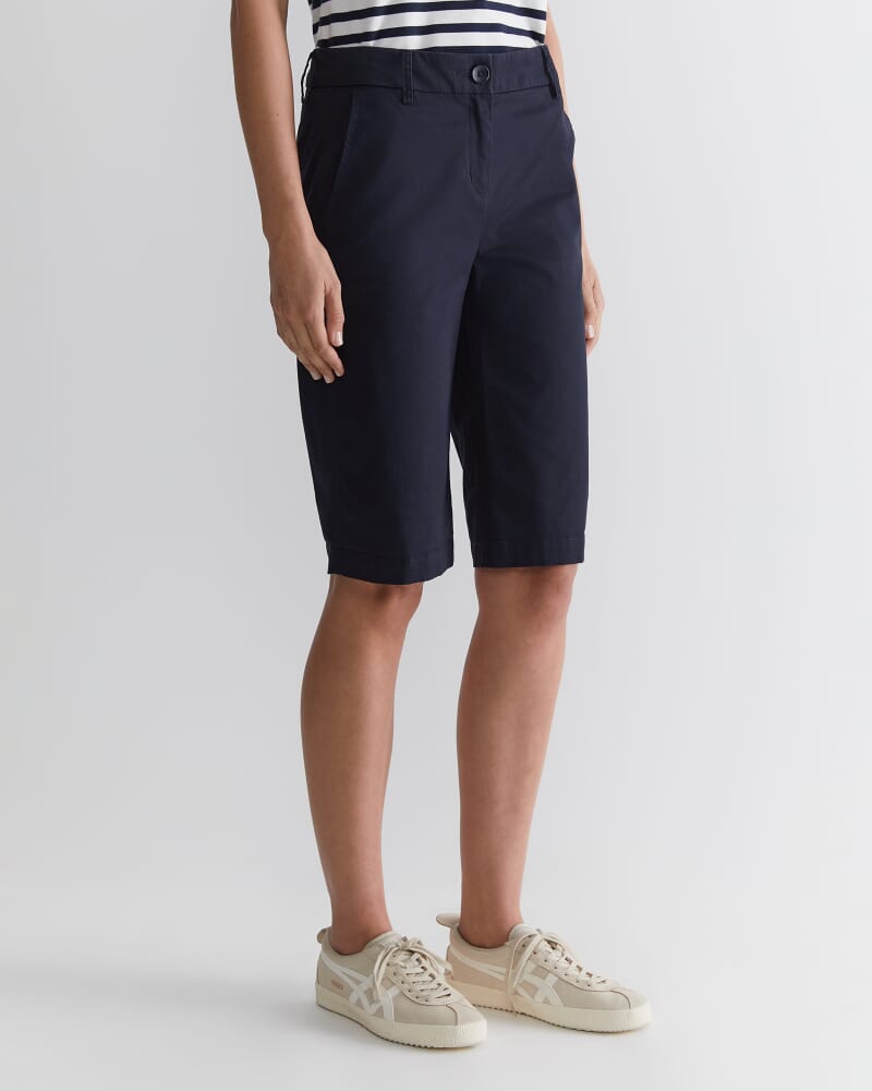 Laura Chino Short in CLASSIC NAVY