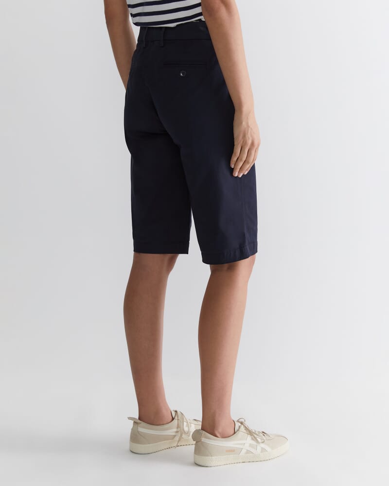 Laura Chino Short in CLASSIC NAVY