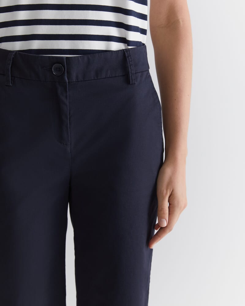 Laura Chino Short in CLASSIC NAVY