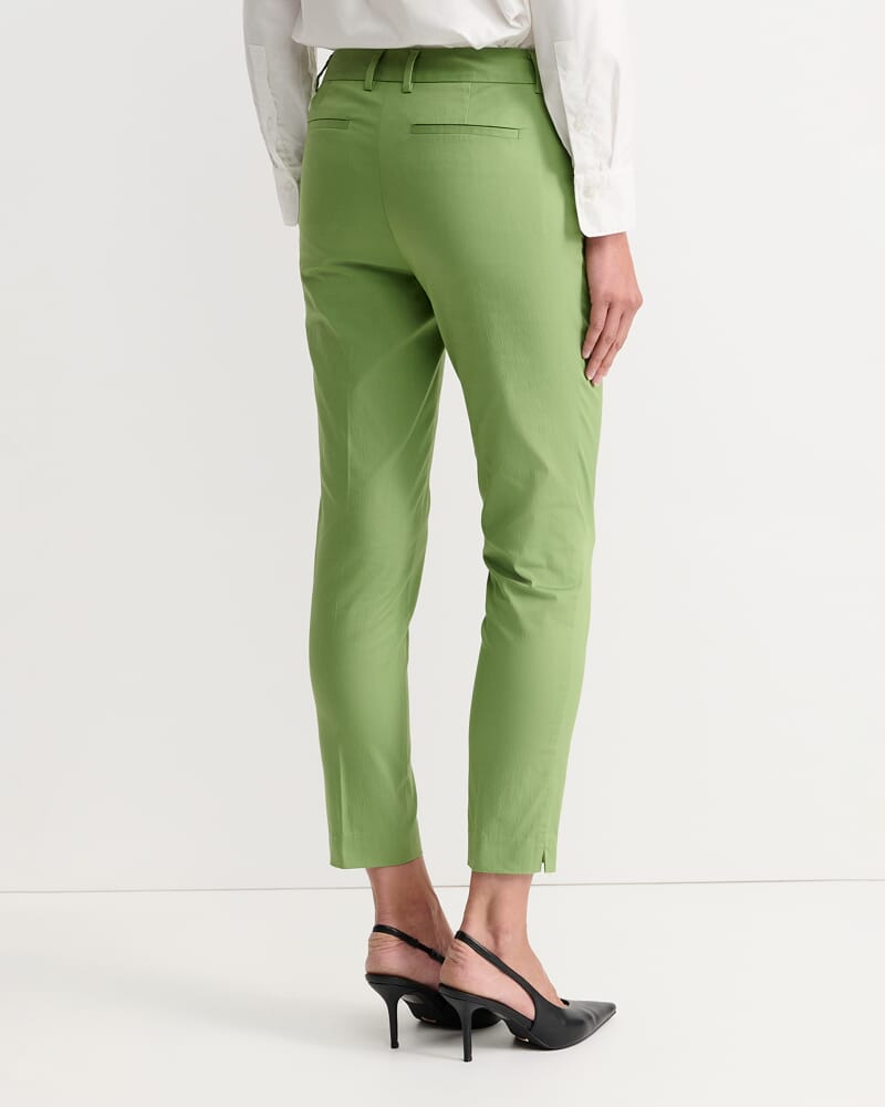 Evie Capri Pant in AVOCADO