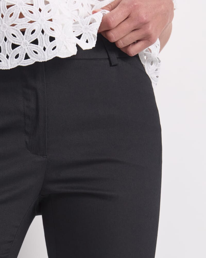 Evie Capri Pant in BLACK