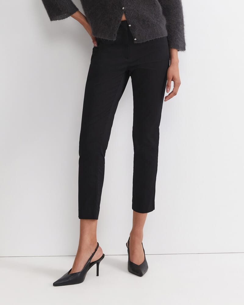 Evie Capri Pant in BLACK