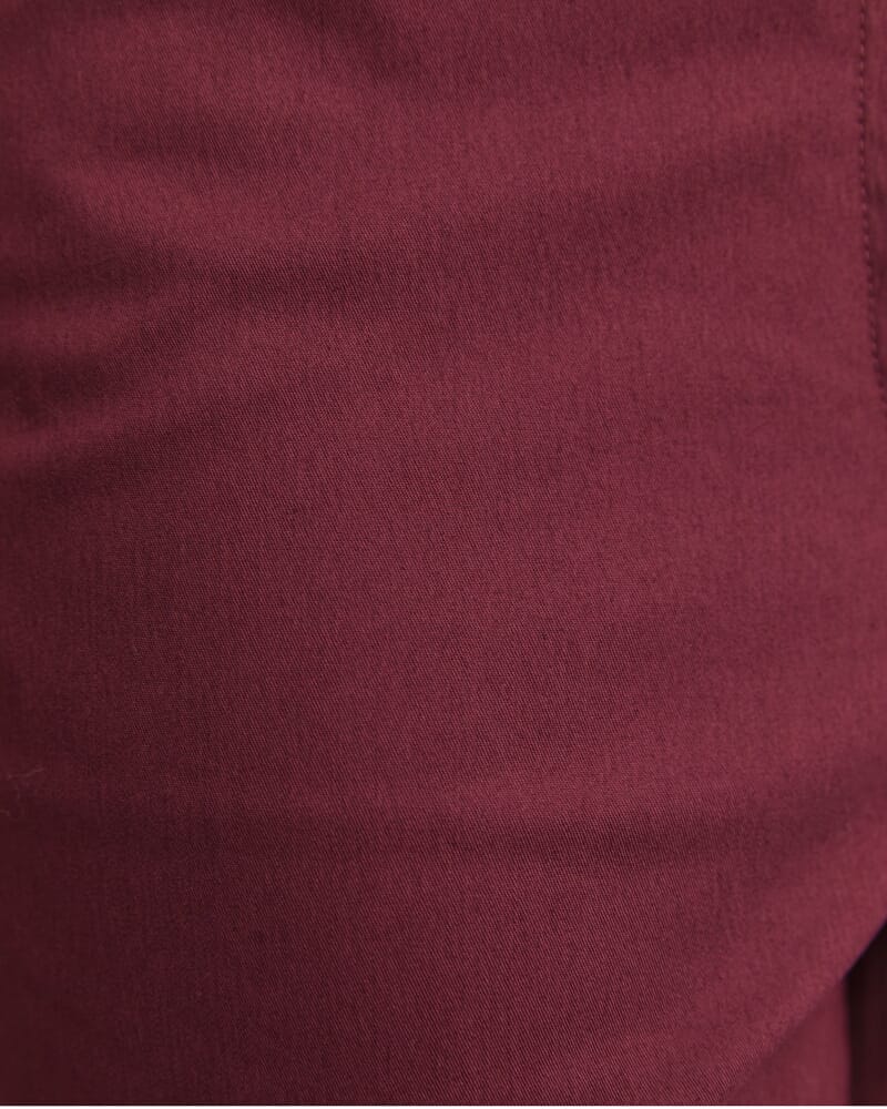 Evie Capri Pant in WINE