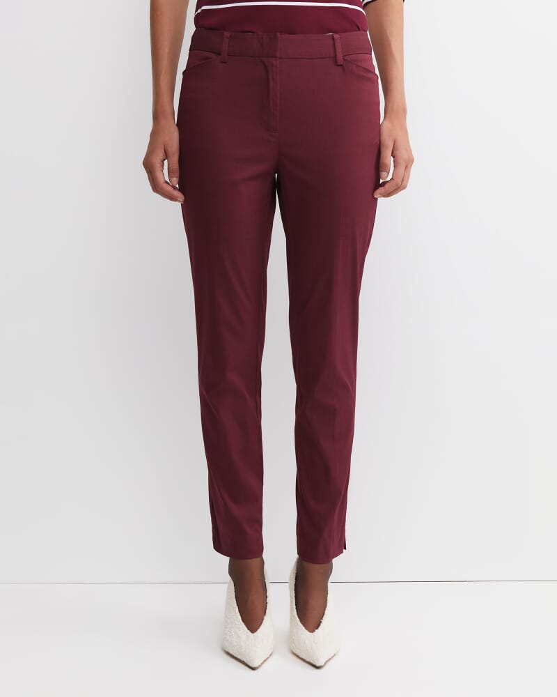 Evie Capri Pant in WINE