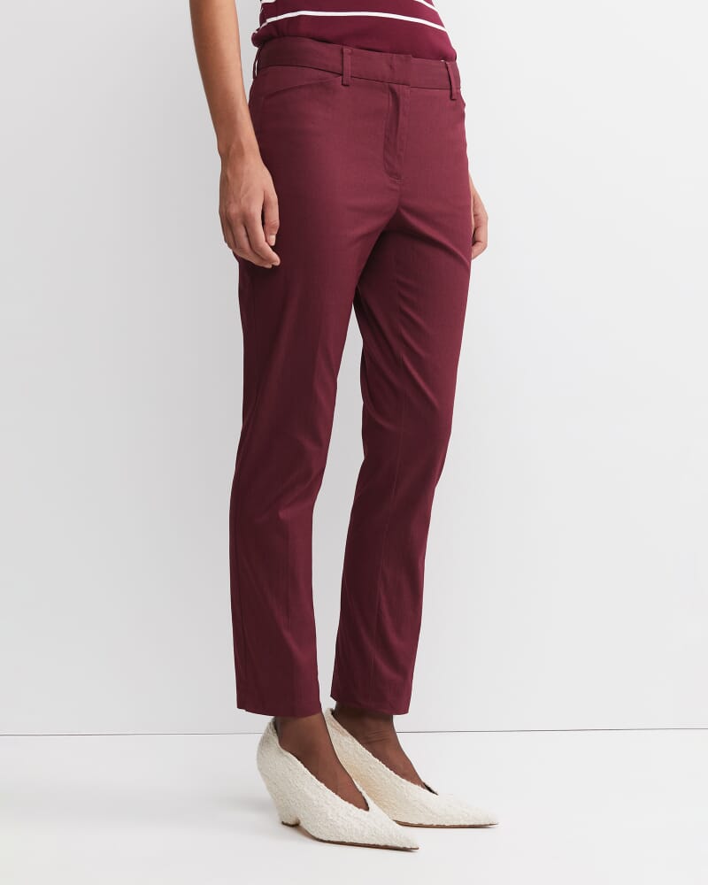 Evie Capri Pant in WINE