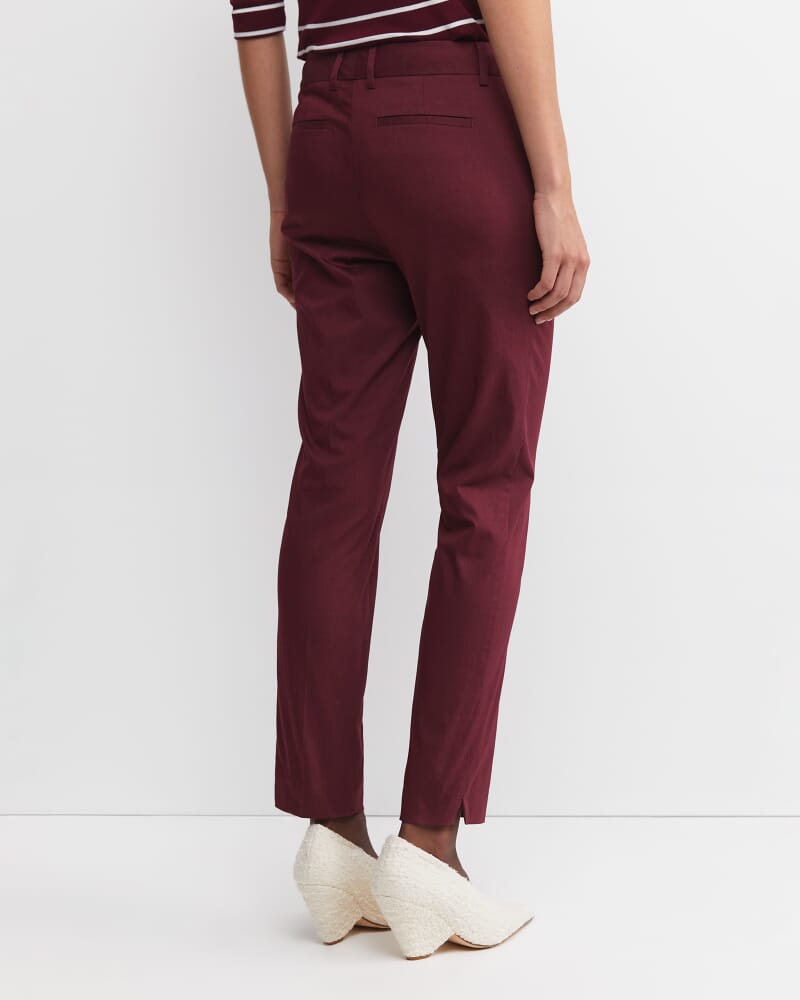 Evie Capri Pant in WINE