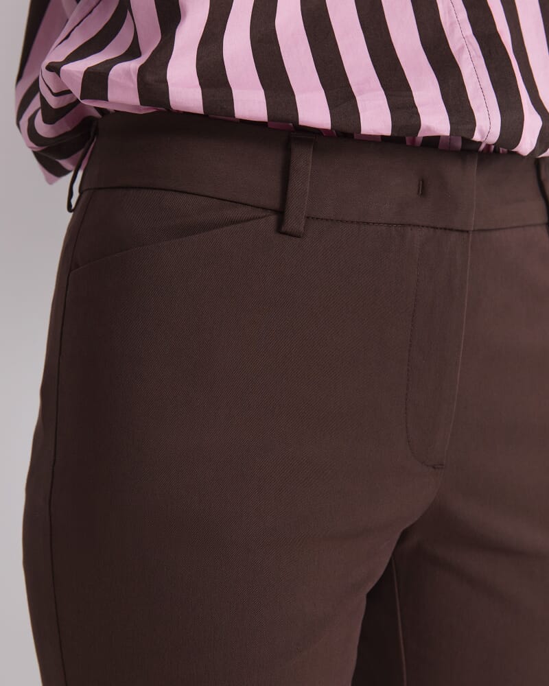 Evie Capri Pant in CHOCOLATE