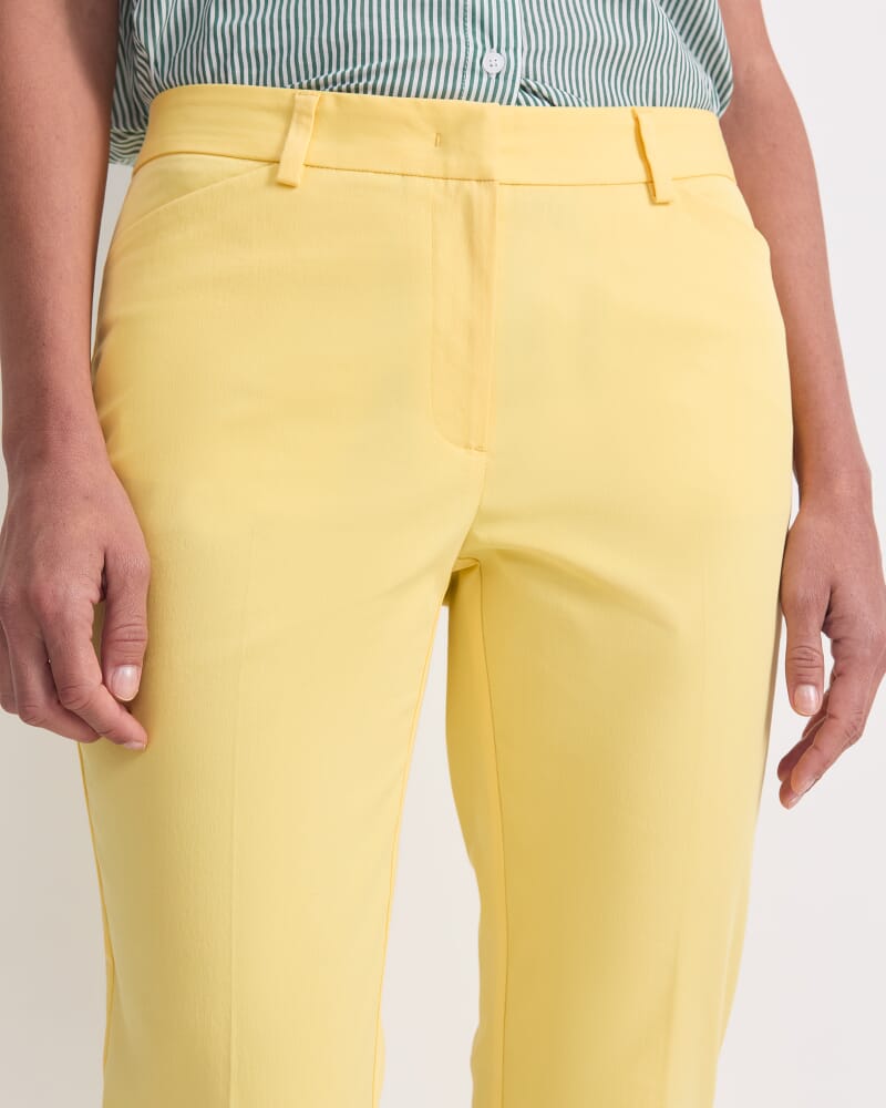 Evie Capri Pant in BUTTER