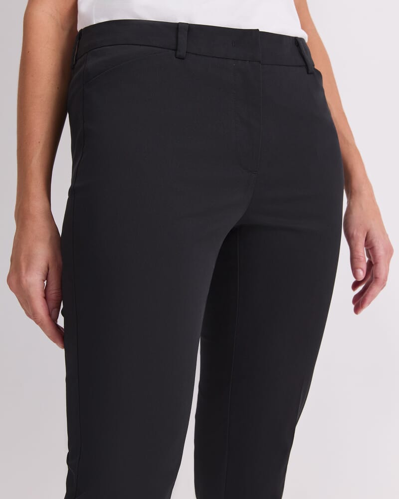 Evie Capri Pant in BLACK