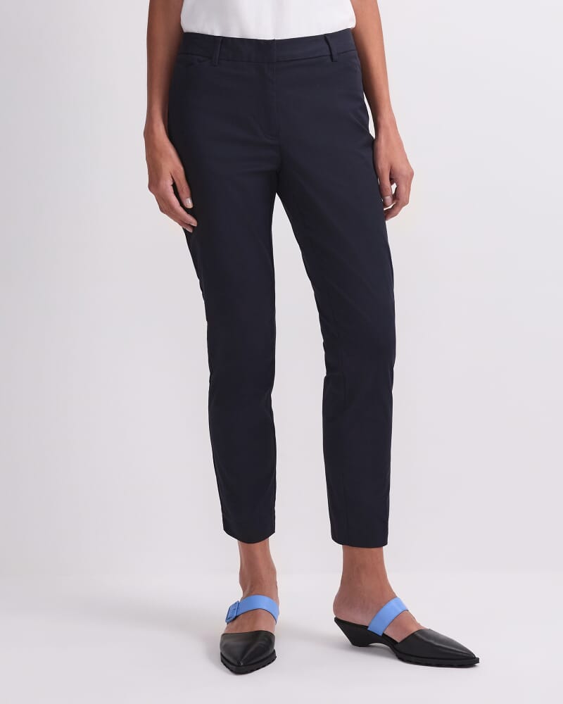 Evie Capri Pant in CLASSIC NAVY