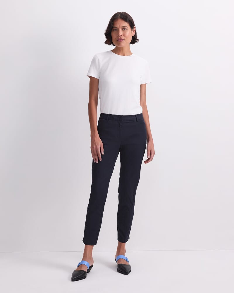 Evie Capri Pant in CLASSIC NAVY
