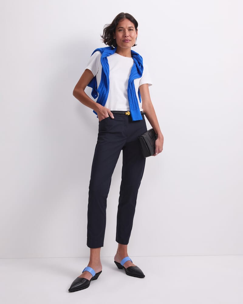 Evie Capri Pant in CLASSIC NAVY