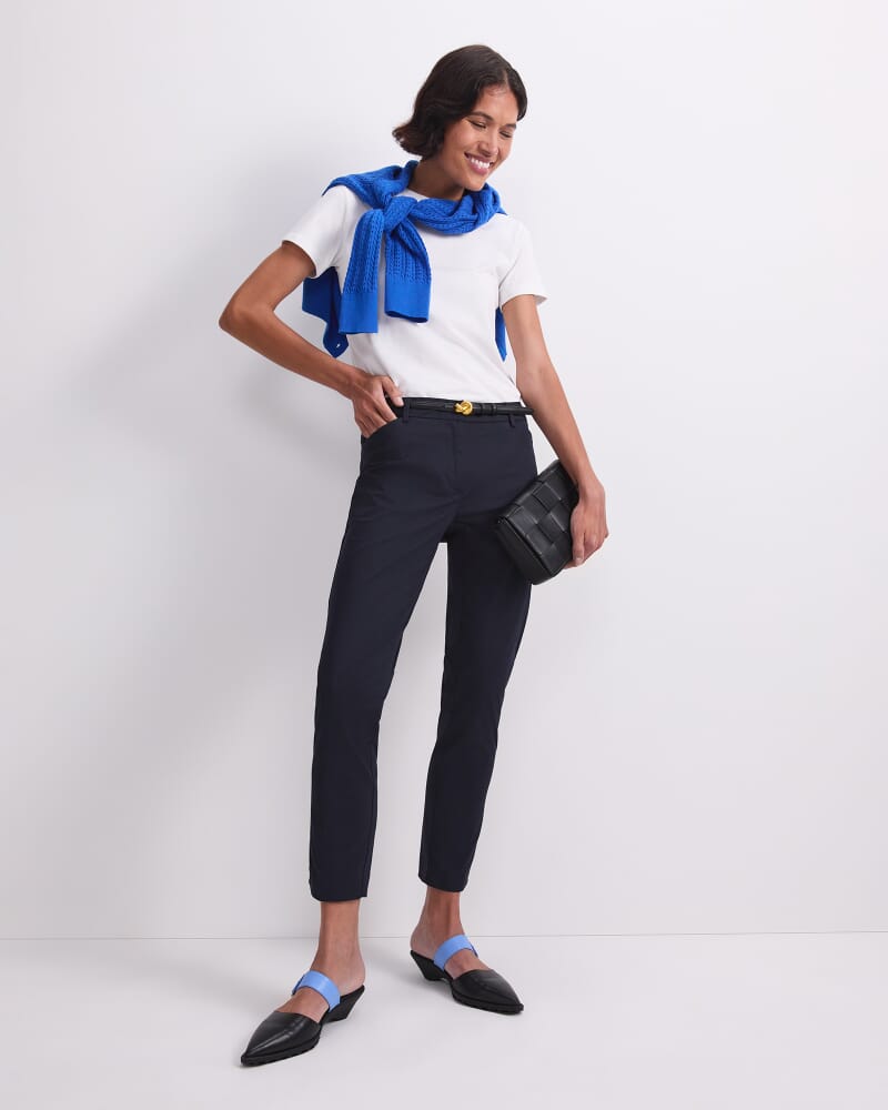 Evie Capri Pant in CLASSIC NAVY