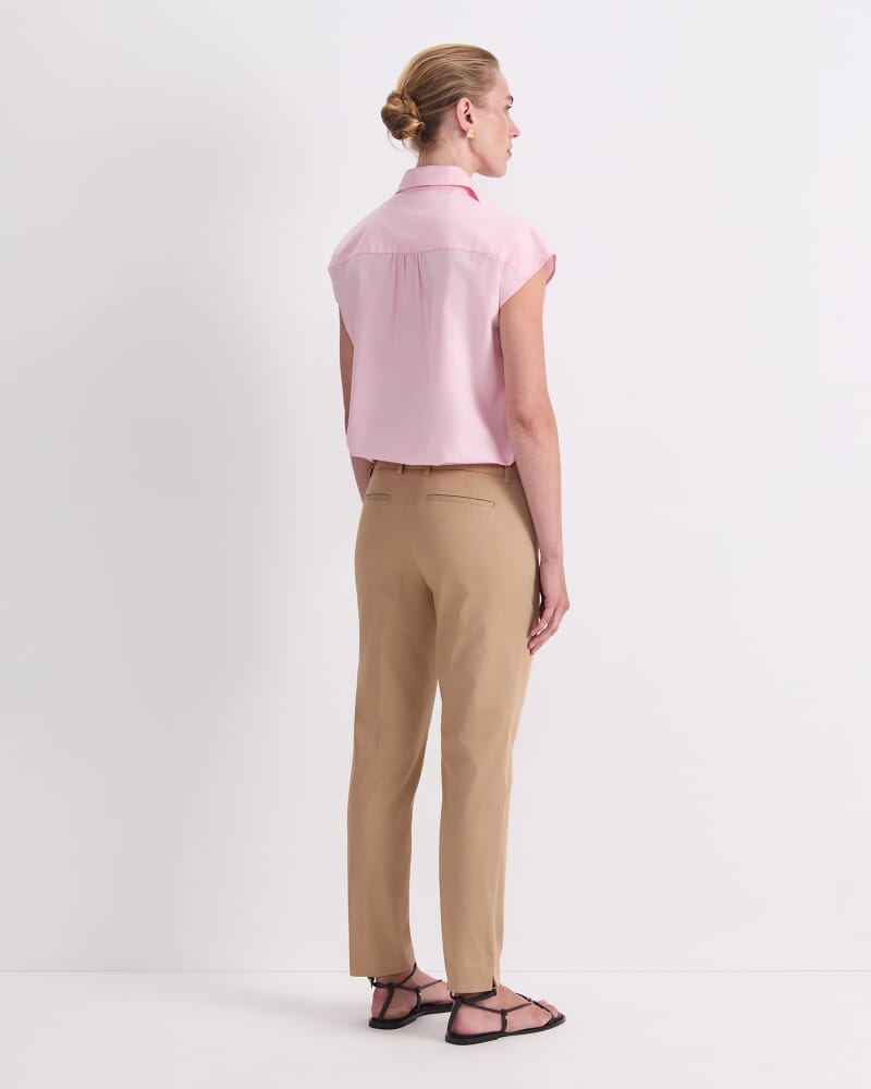 Evie Capri Pant in PEBBLE