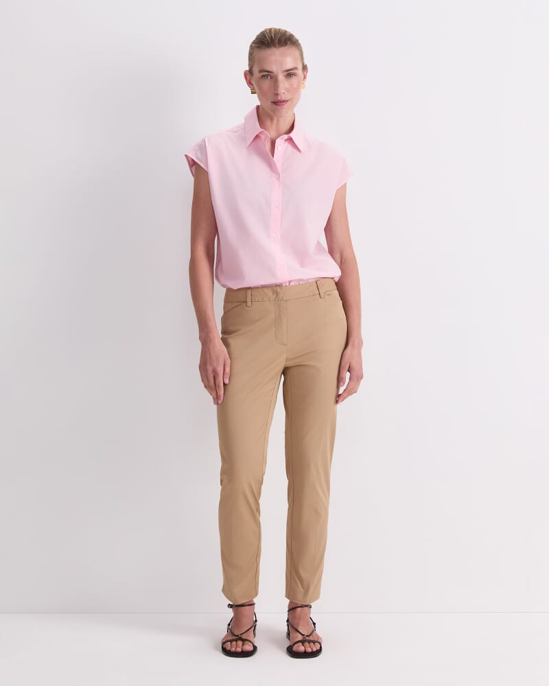 Evie Capri Pant in PEBBLE