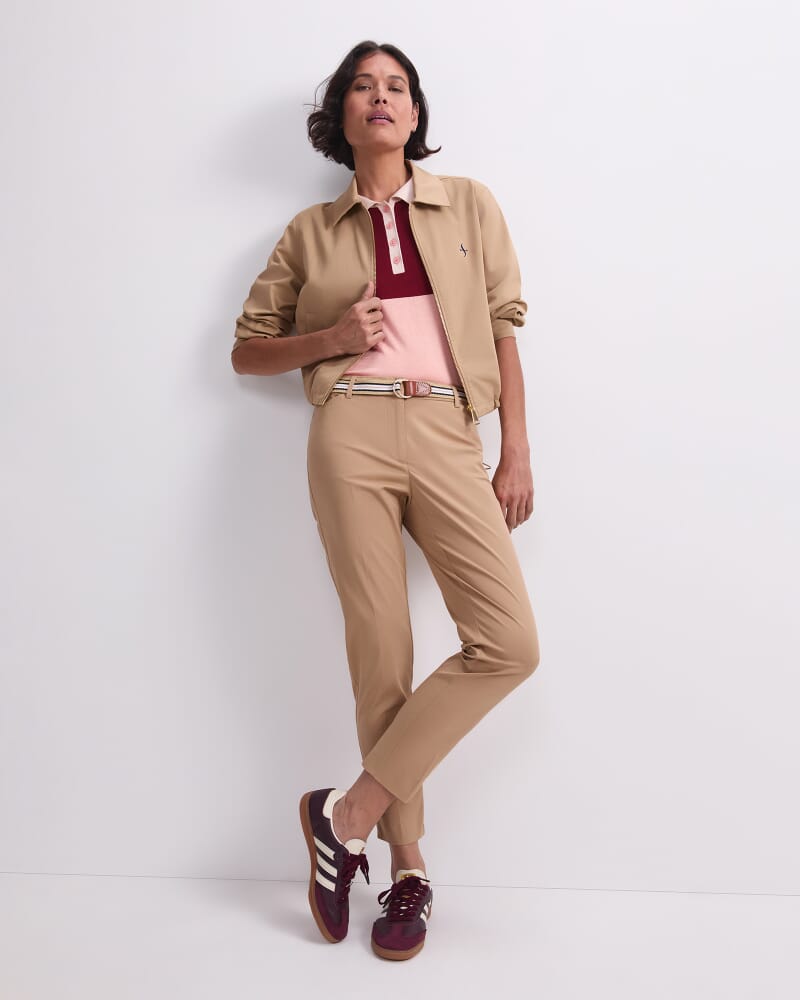 Evie Capri Pant in PEBBLE
