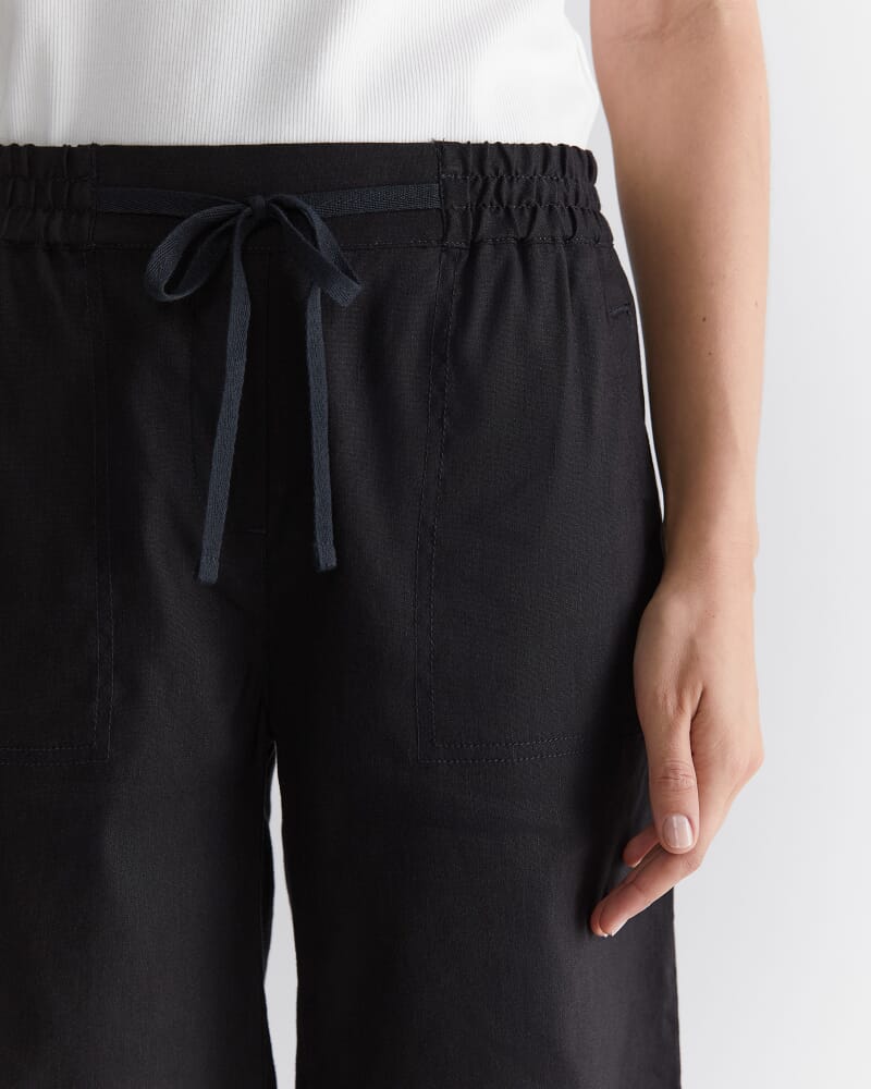 Rosa Linen Short in BLACK