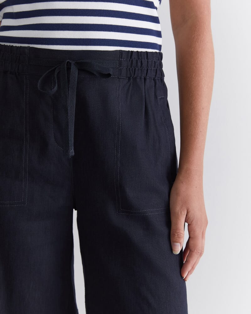 Rosa Linen Short in CLASSIC NAVY
