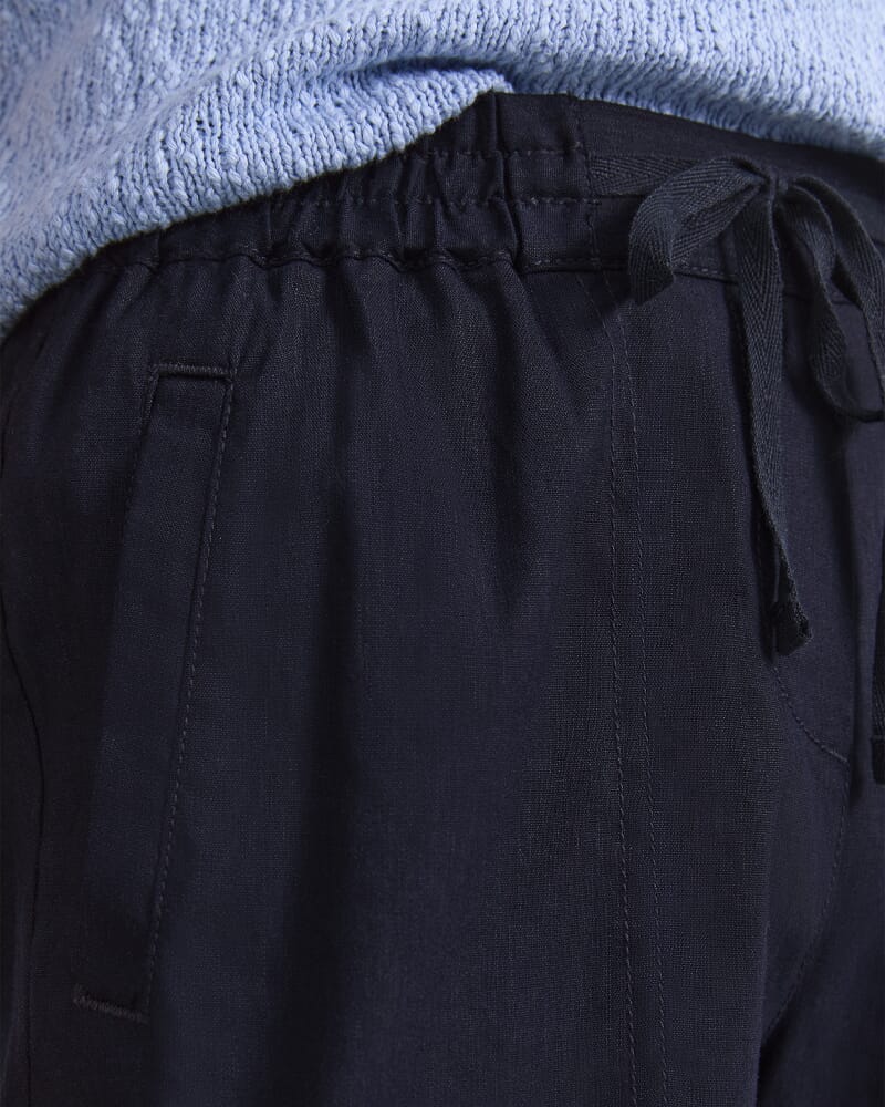 Rosa Linen Short in CLASSIC NAVY