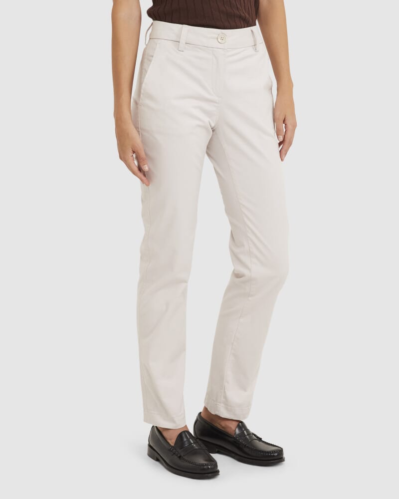 Laura Relaxed Chino in BONE