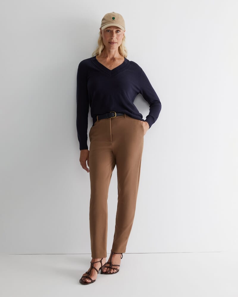 Laurina V-neck Sweater in NAVY