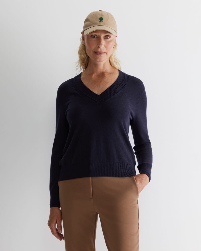 Laurina V-neck Sweater in NAVY
