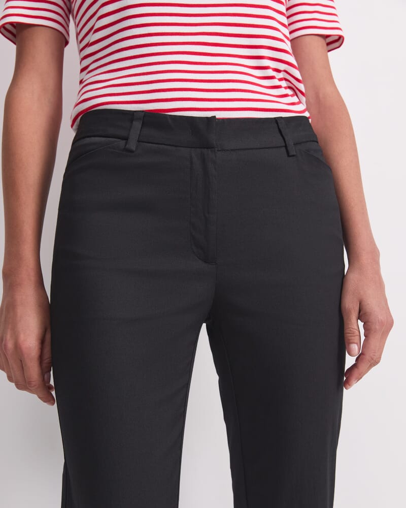 Evie Straight Capri in BLACK