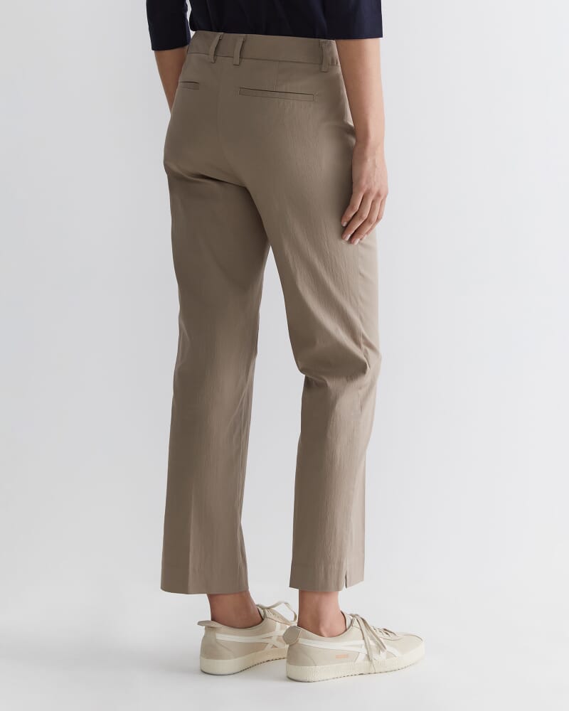 Evie Straight Capri Pant in CAPPUCCINO