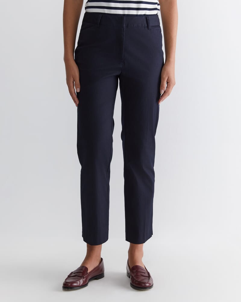 Evie Straight Capri Pant in CLASSIC NAVY