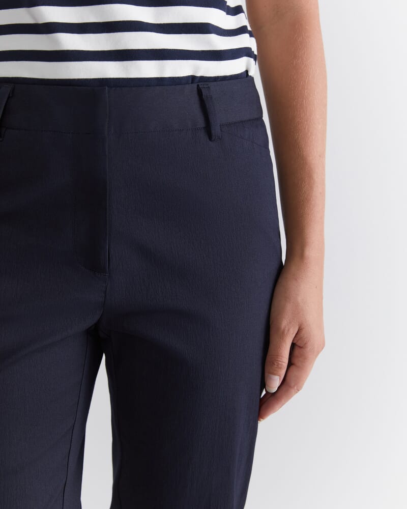 Evie Straight Capri Pant in CLASSIC NAVY
