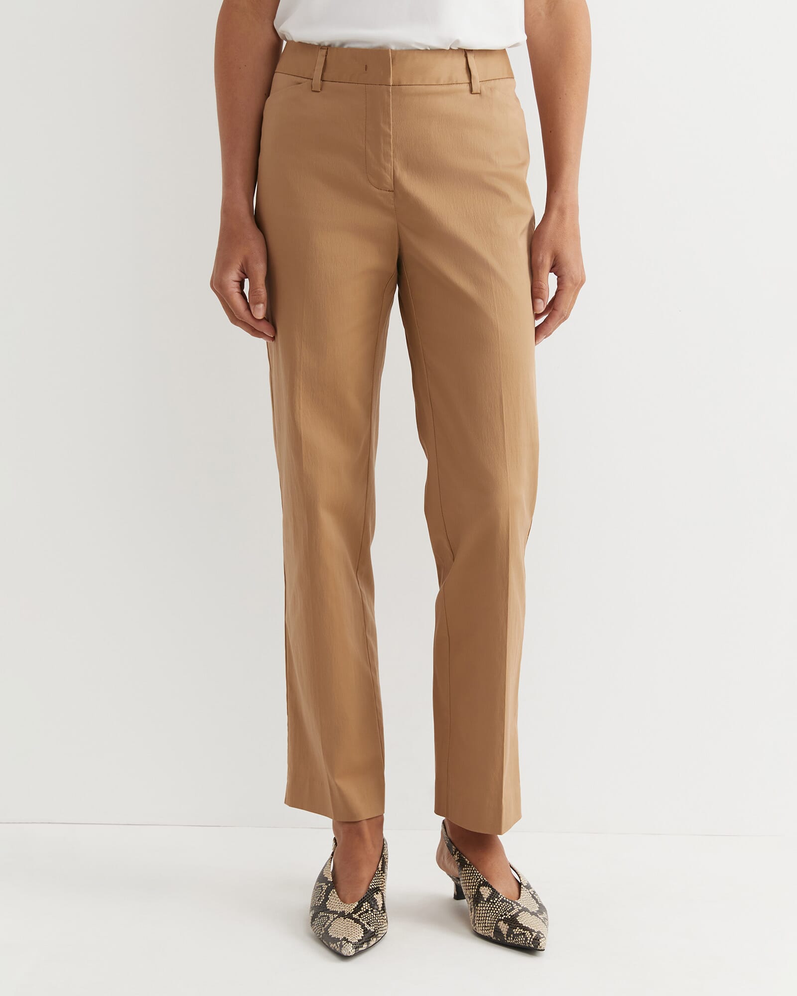 Evie Straight Capri Pant