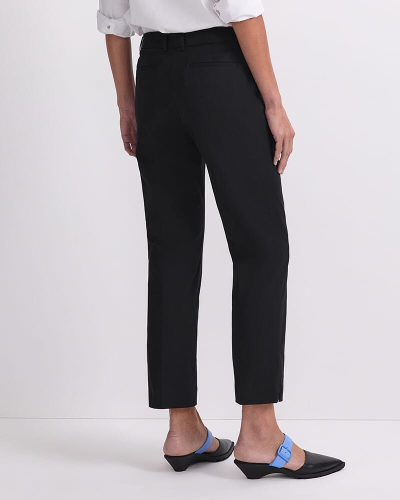 Evie Straight Capri in BLACK