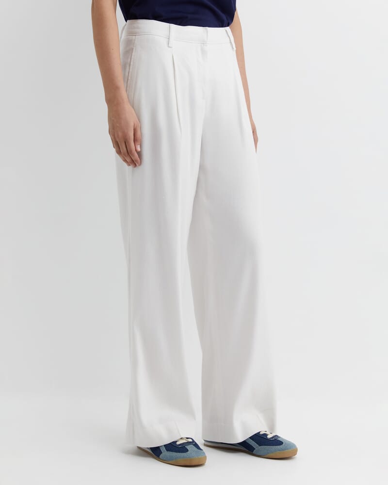 Brianne Wide Leg Pleat Pant in WHITE