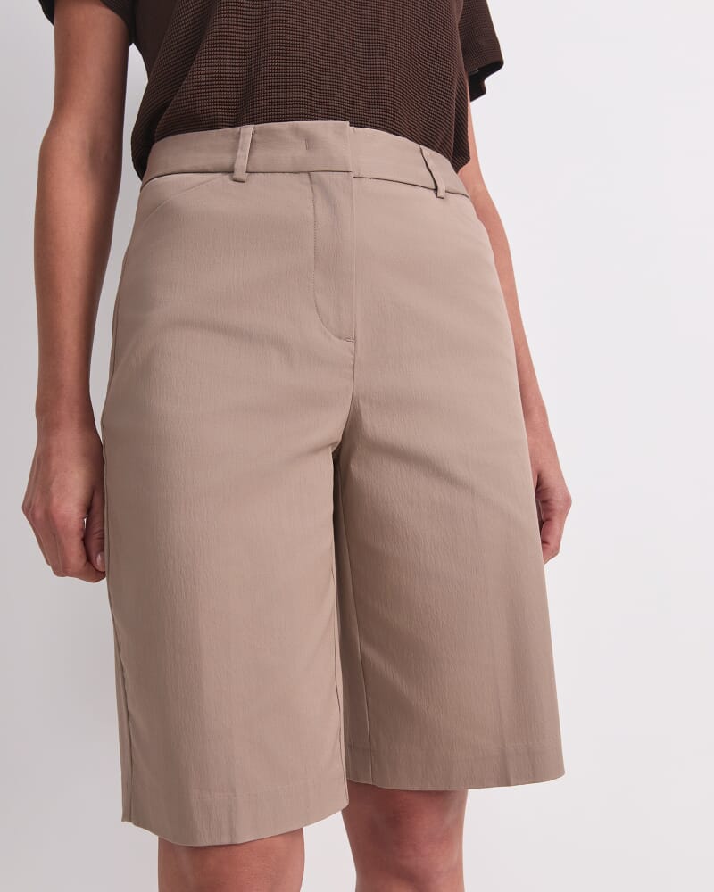 Evie Bermuda Short in CAPPUCCINO