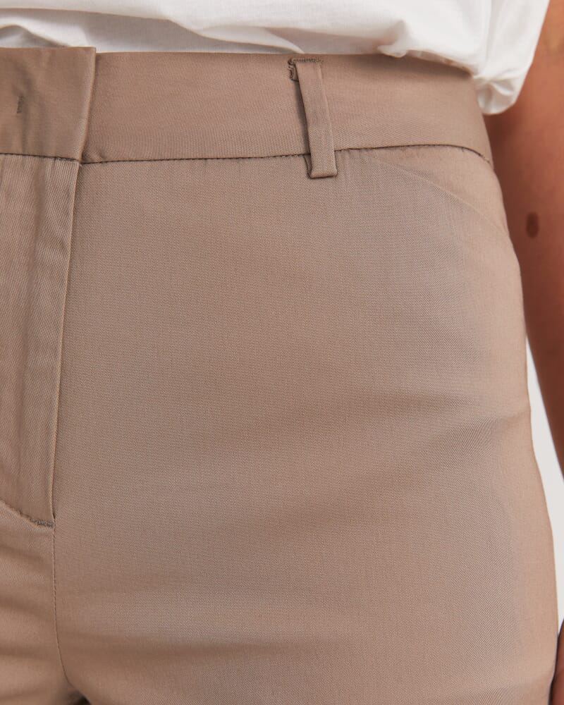 Evie Bermuda Short in CAPPUCCINO