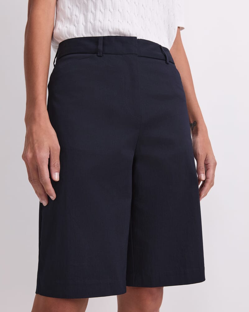 Evie Bermuda Short in CLASSIC NAVY