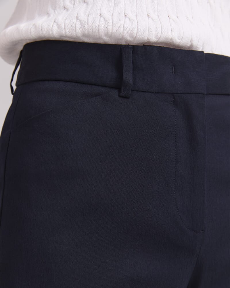 Evie Bermuda Short in CLASSIC NAVY