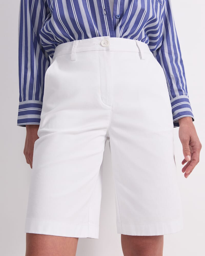 Laura Chino Short in WHITE