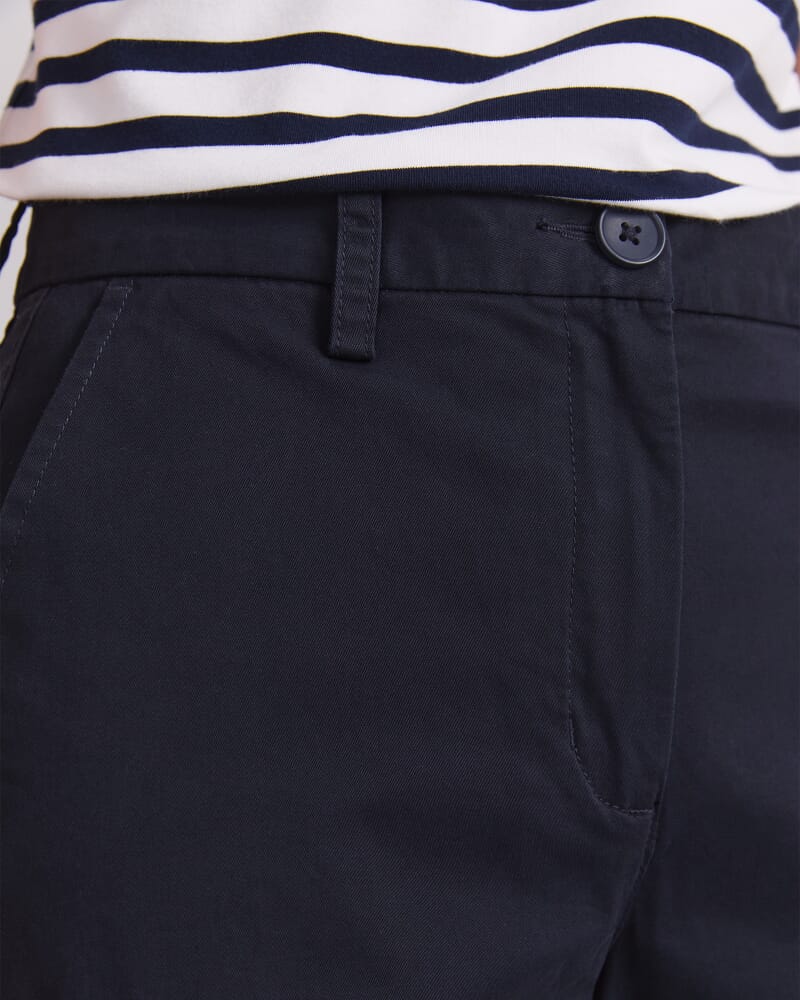 Laura Chino Short in NAVY