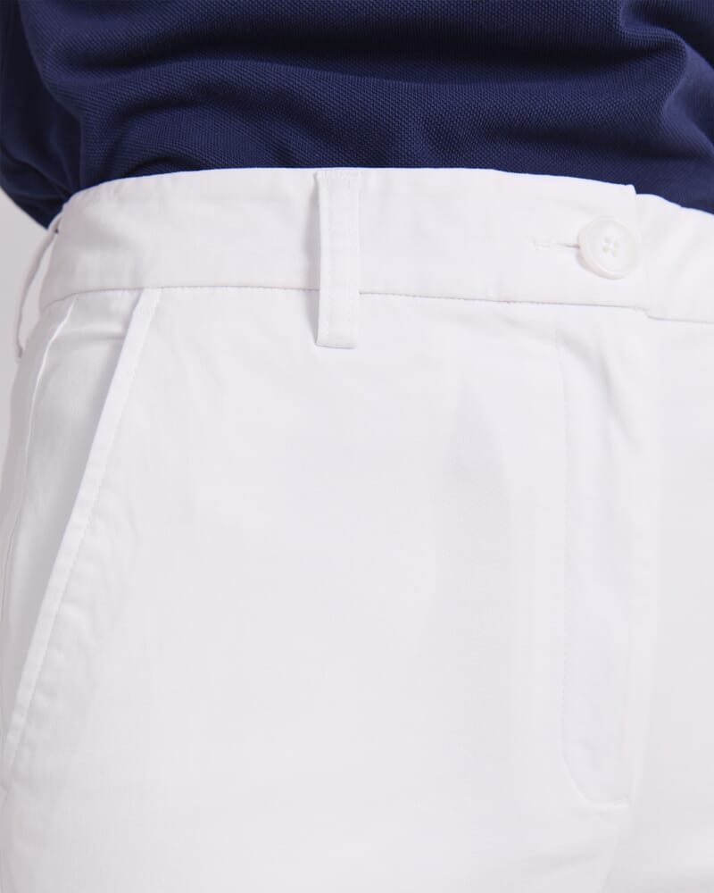 Laura Chino Short in WHITE