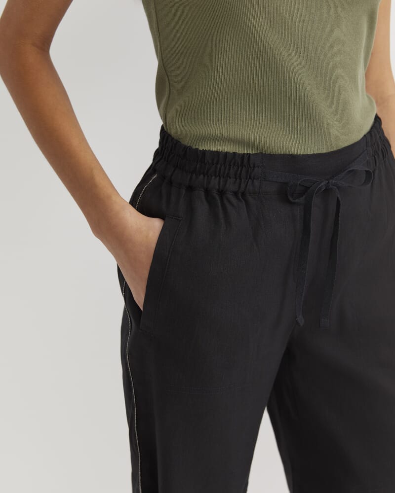 Rosa Bead Trim Linen Short in BLACK