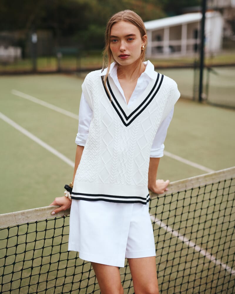 Elka Cable V-Neck Vest in WHITE/NAVY