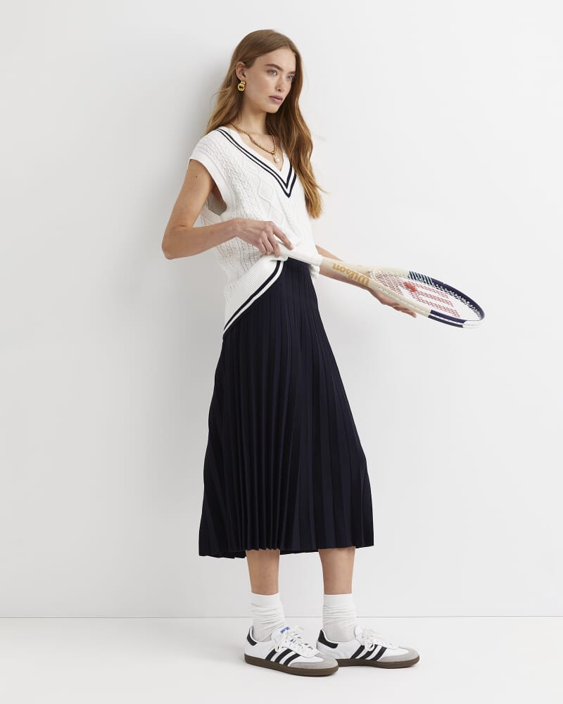 Elka Cable V-Neck Vest in WHITE/NAVY