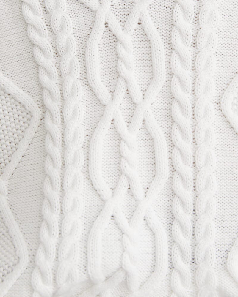 Elka Cable V-Neck Vest in WHITE/NAVY