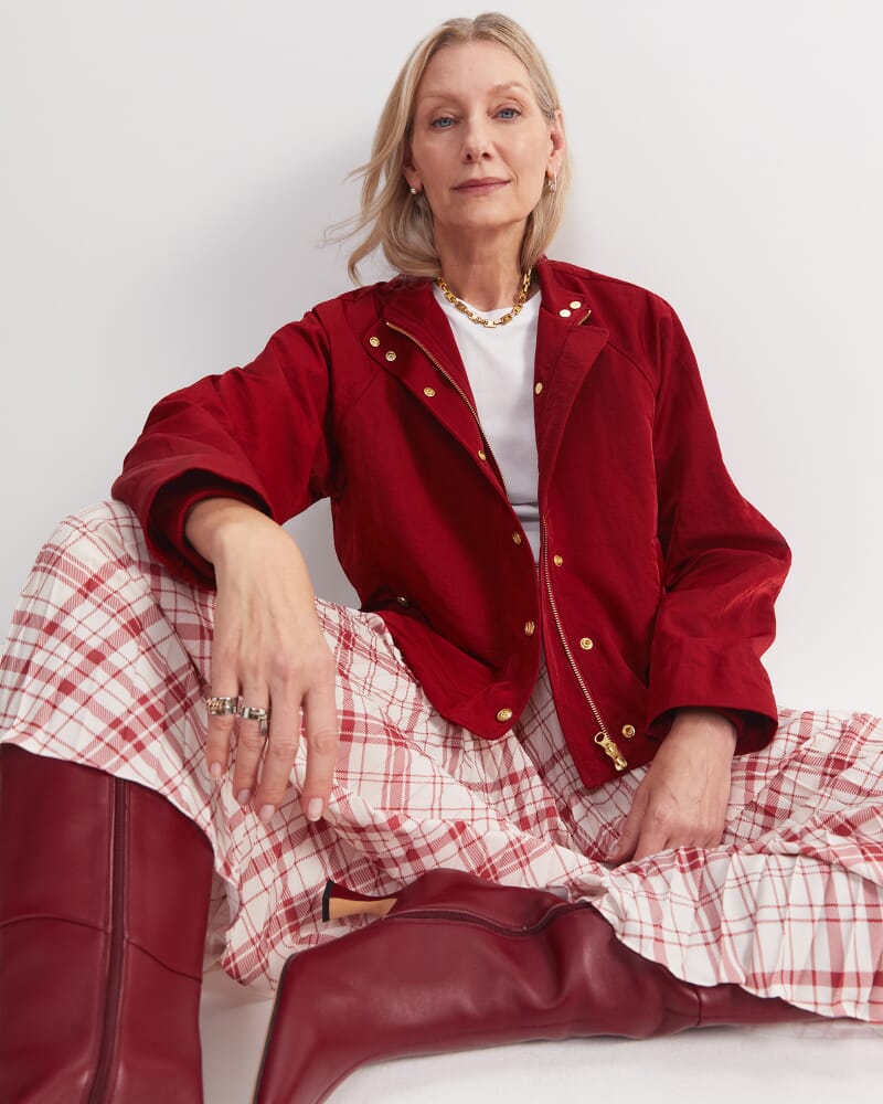 Tia Windcheater in CHERRY