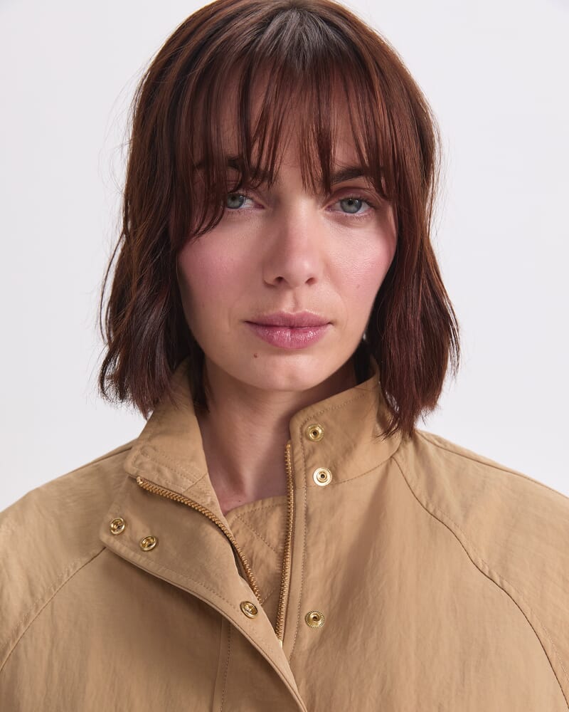 Tia Windcheater in SAND