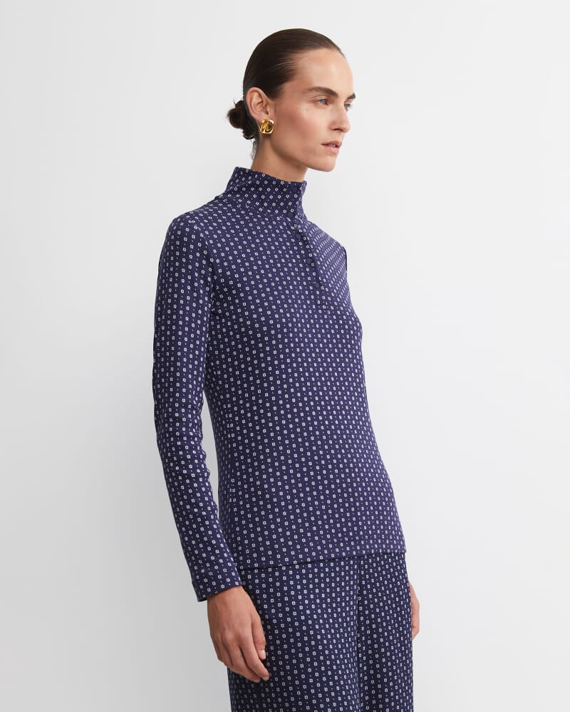 Geo Funnel Neck Top in NAVY/WHITE