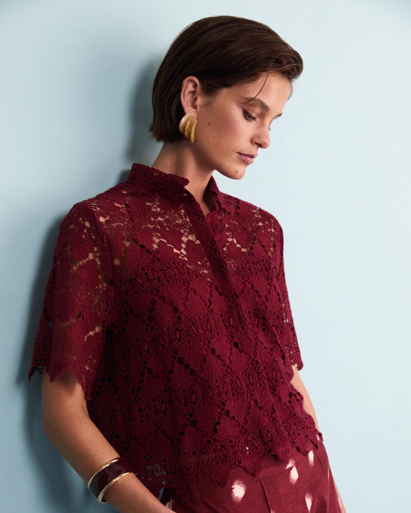 Ariana Lace Cropped Shirt in PINOT